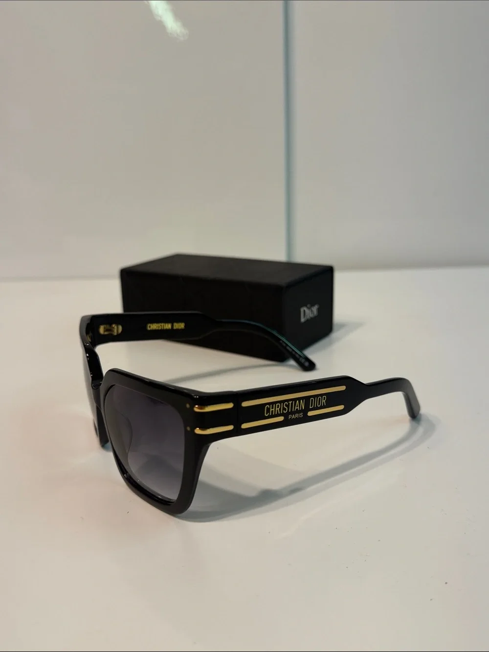 Like new Dior DiorSignature S10F Sunglasses women’s Dior shades
